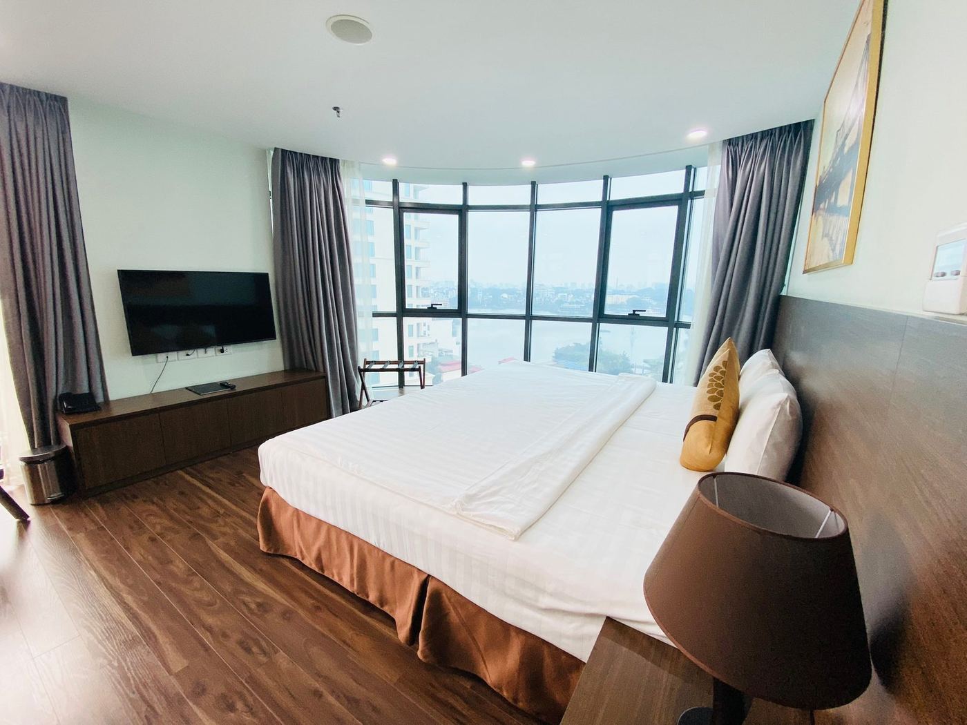 Suite 2 Bedroom Lake View