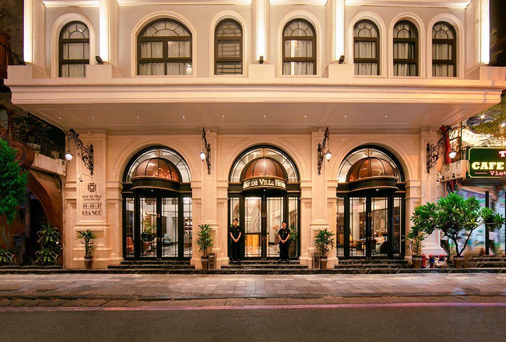 MAY DE VILLE Lakeside Hotel